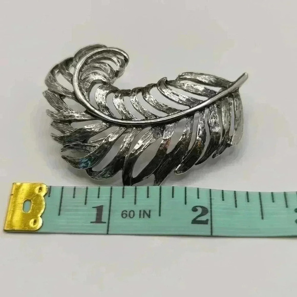 Nordstrom feather unsigned brooch silvertone filagree - Picture 2 of 4